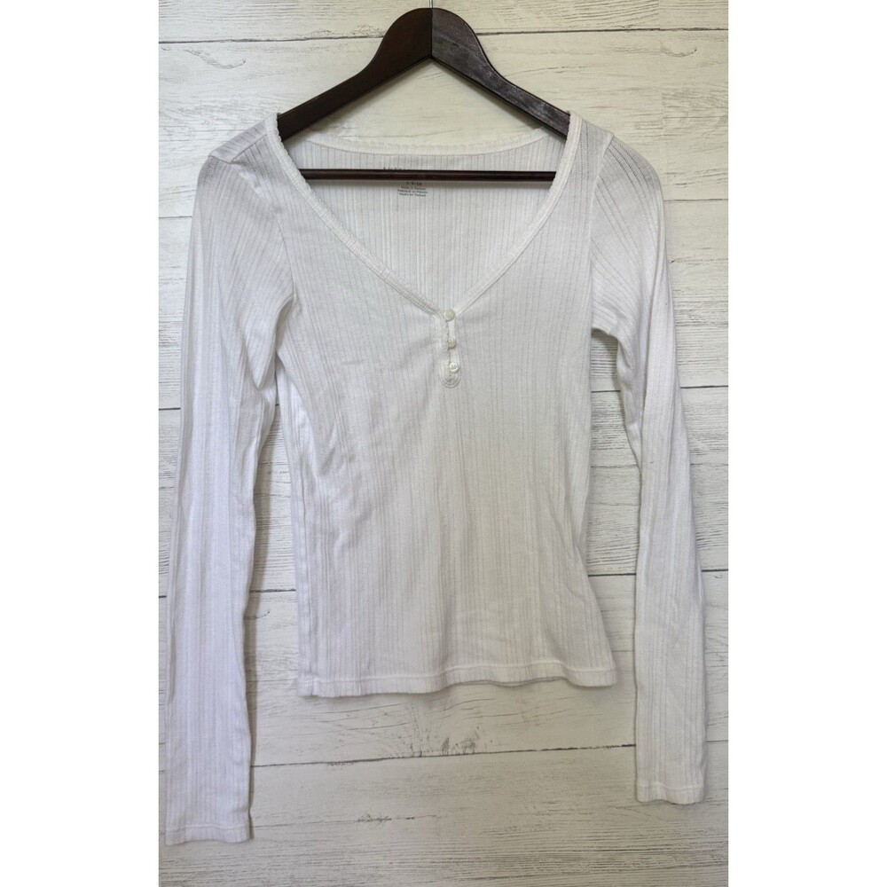 American Eagle Women's White Long Sleeve Shirt Small Ribbed Pattern 3-buttons